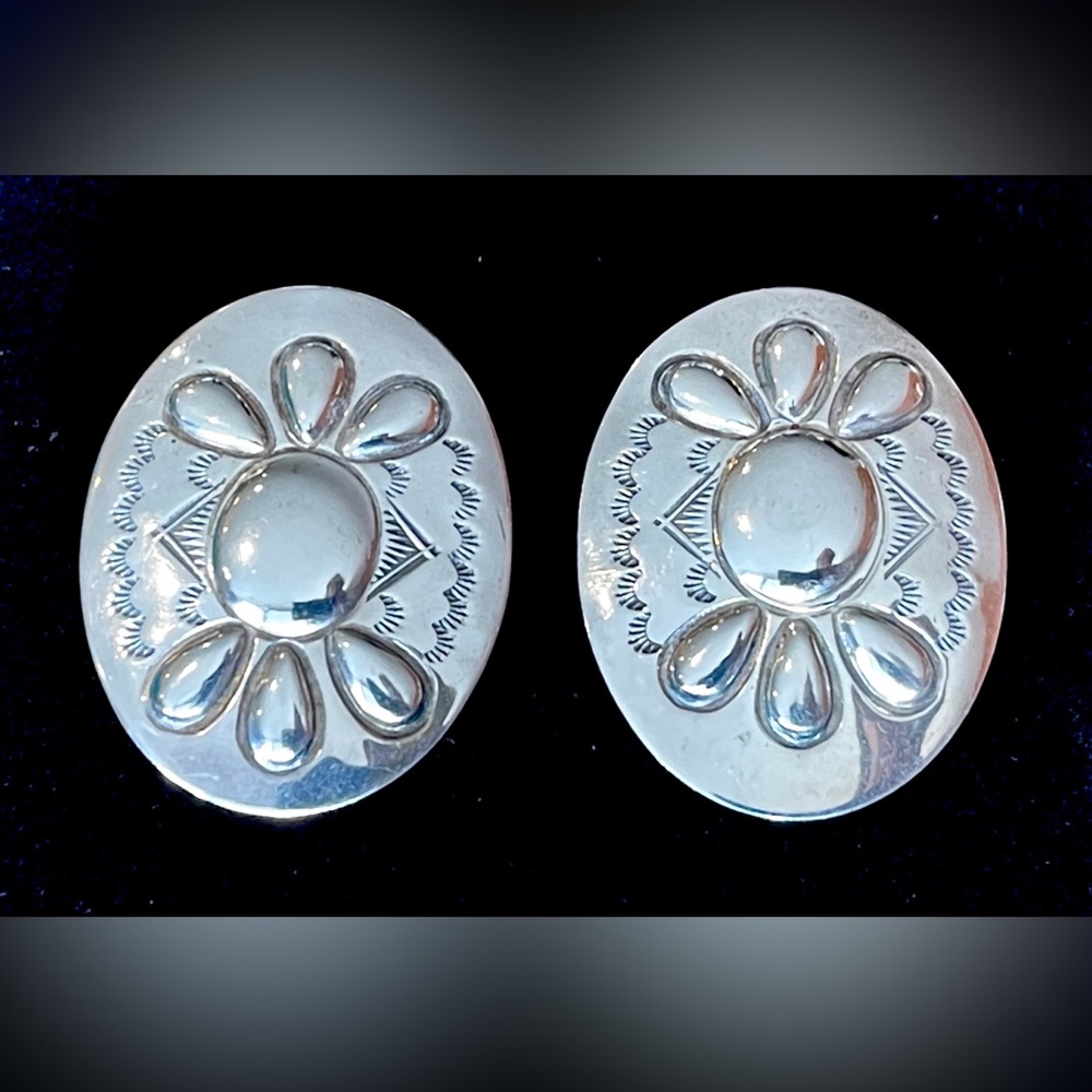 Vintage 80’s Native American Sterling Silver Floral Concha Pierced Earrings